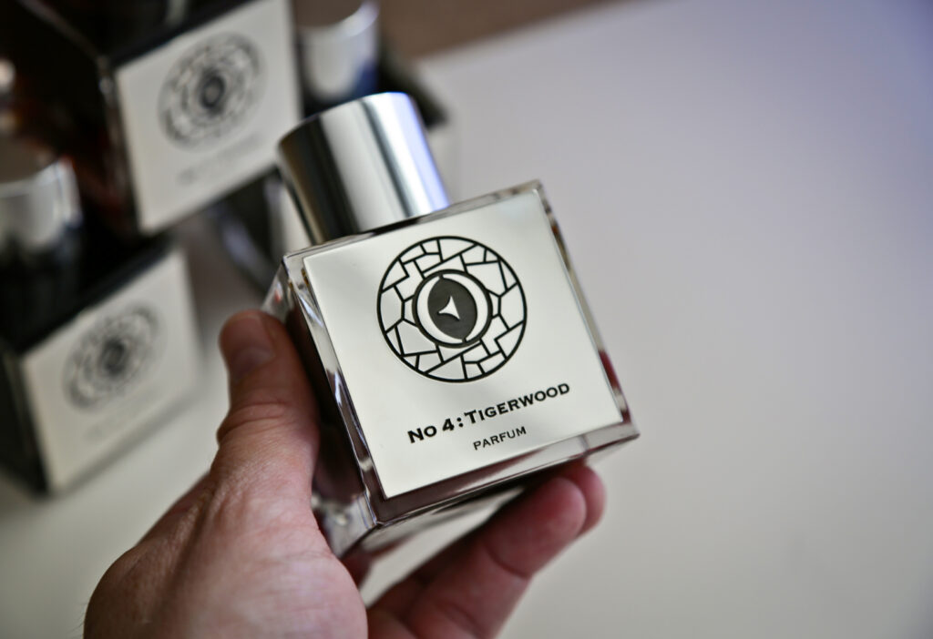 EO No 4 Tigerwood Perfume by Ensar Oud