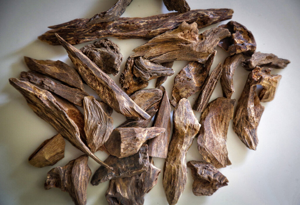 Sinking-Grade Sekadau Agarwood by Ensar Oud